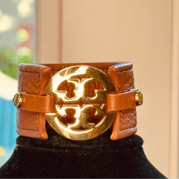 Tory Burch - Reva Logo cuff bracelet, brown leather and gold hardware - Picture 9 of 9